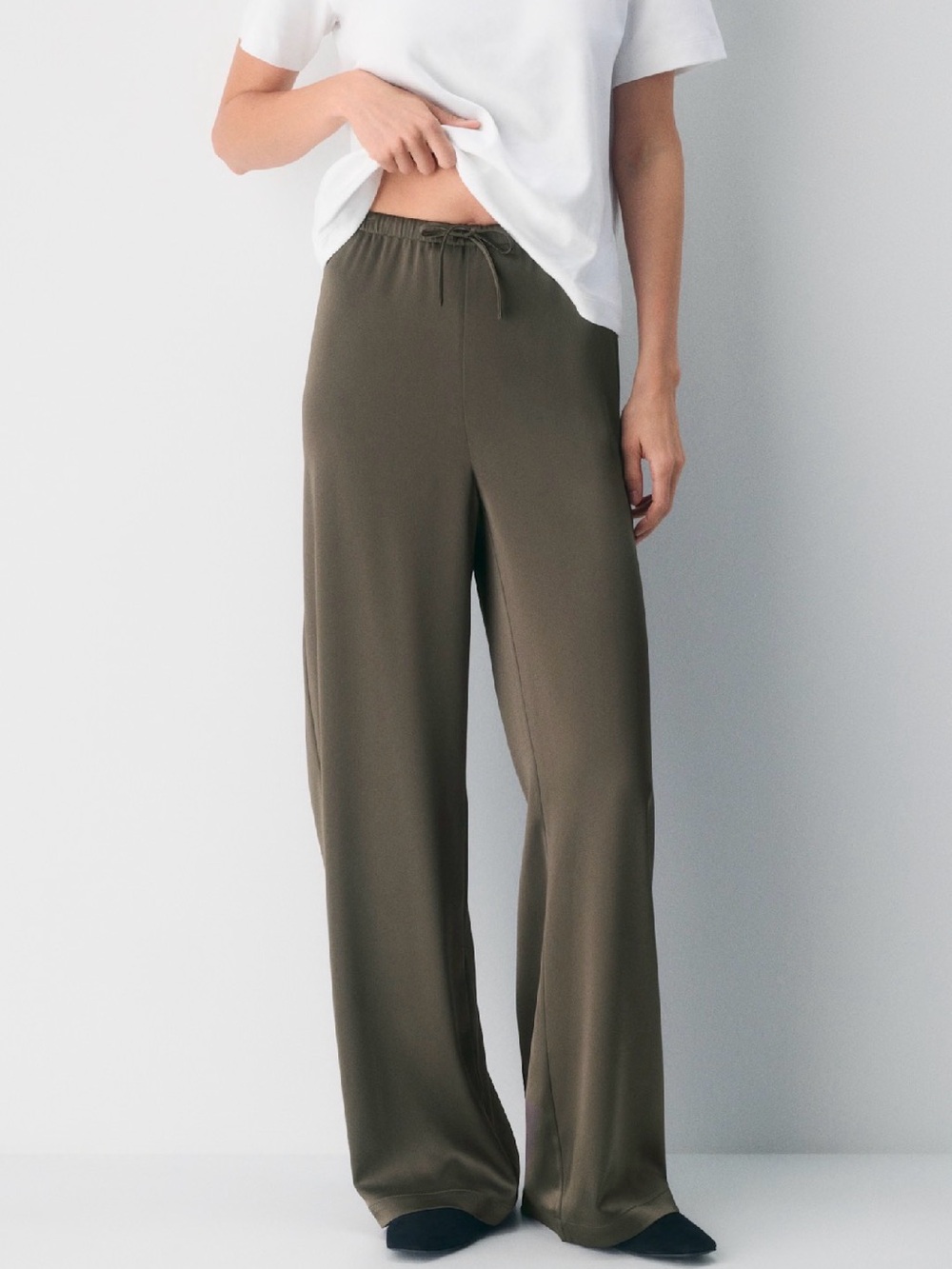 Aritzia Archer Satin Pants - Olive